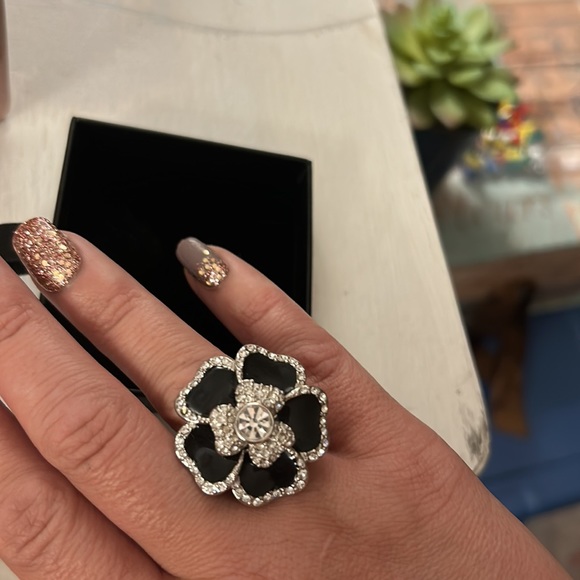 Lia Sophia dazzling flower ring - Picture 4 of 6